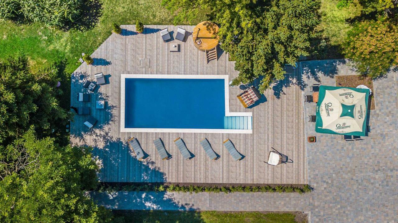 Herczeg Udvarhaz Poroszló Exteriör bild