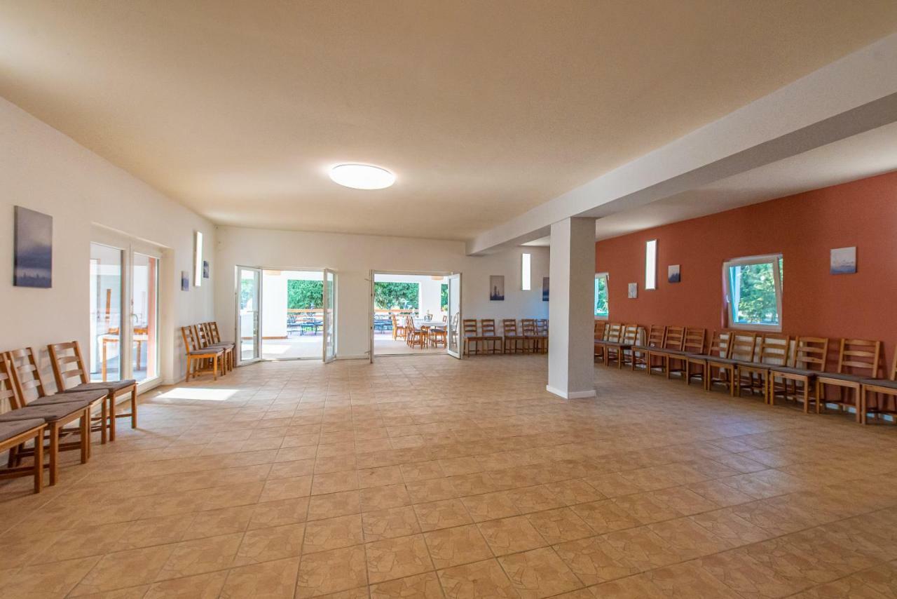 Herczeg Udvarhaz Poroszló Exteriör bild