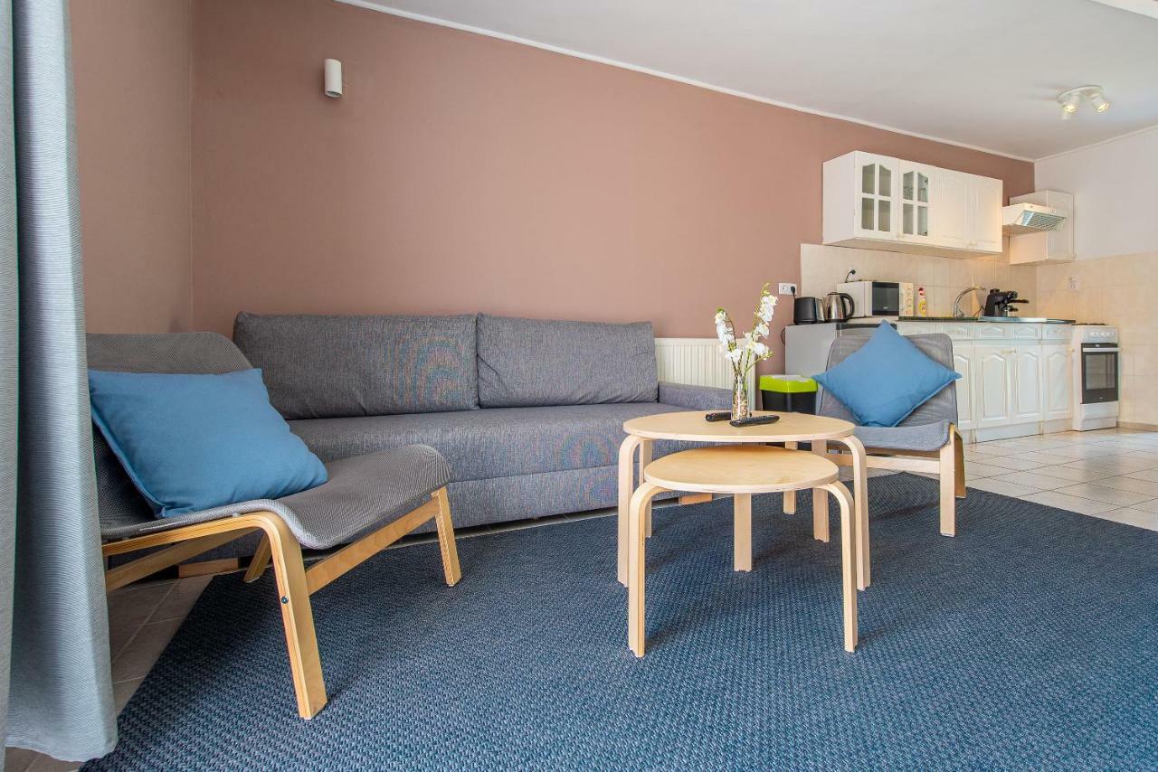 Herczeg Udvarhaz Poroszló Exteriör bild