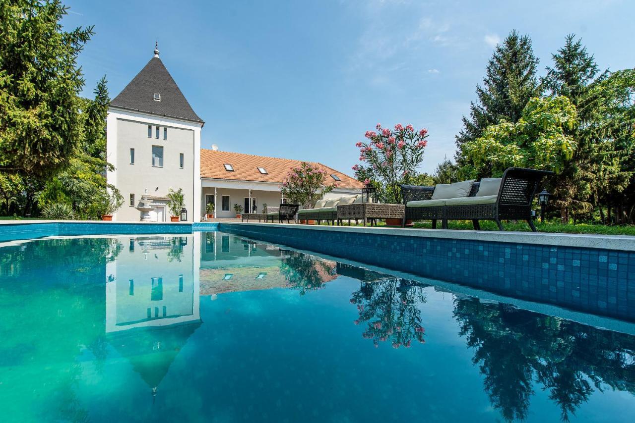 Herczeg Udvarhaz Poroszló Exteriör bild