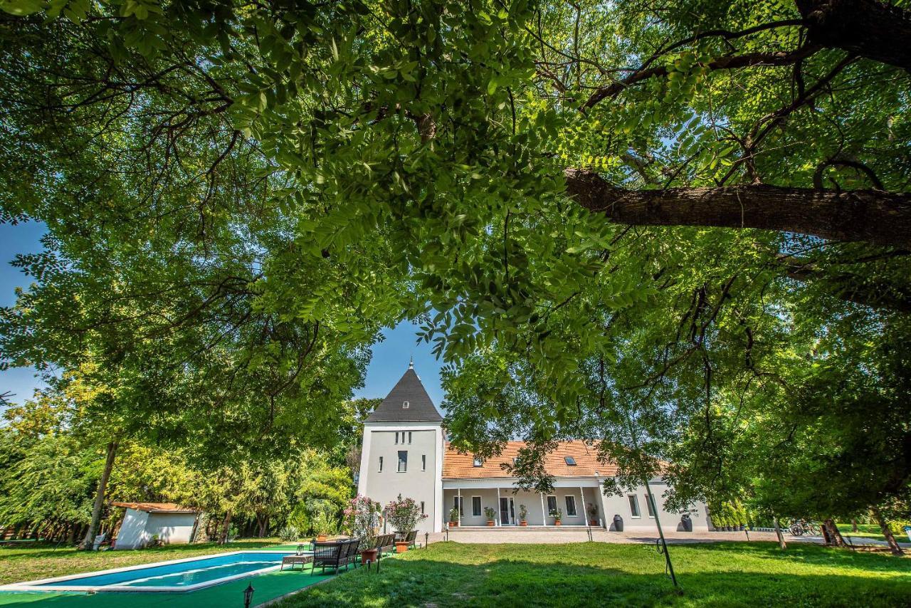 Herczeg Udvarhaz Poroszló Exteriör bild